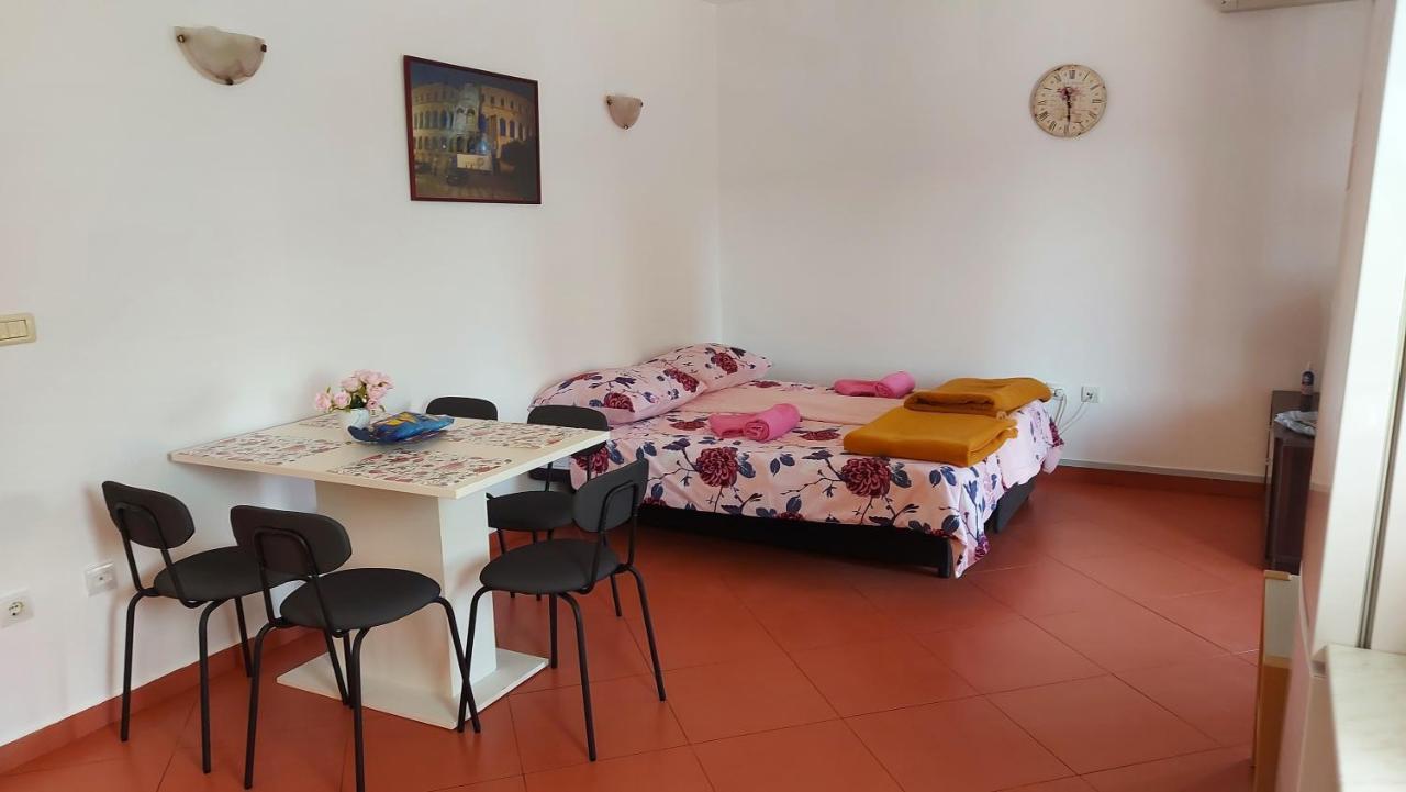 Apartman Porat Appartamento Pola Esterno foto
