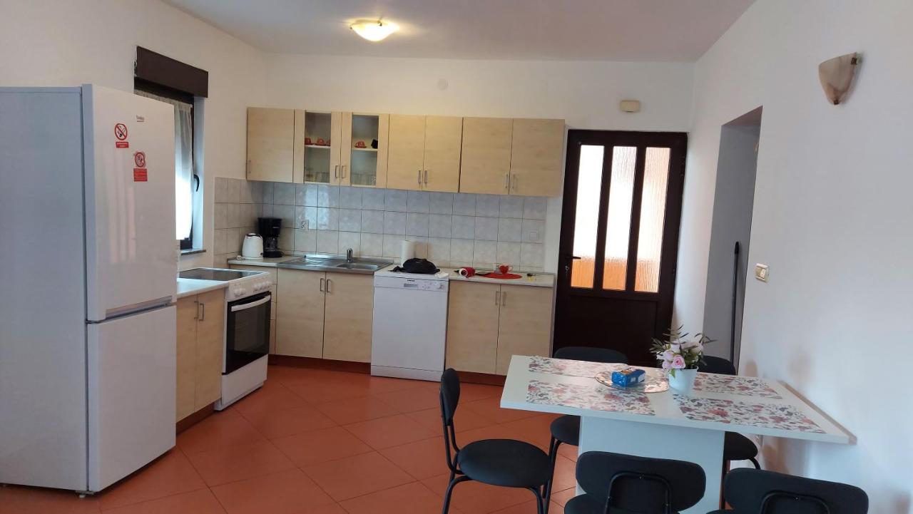 Apartman Porat Appartamento Pola Esterno foto